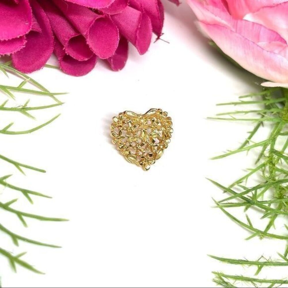 VINTAGE⚜️Golden Filigree Ornate Floral Heart Little Tack Pin